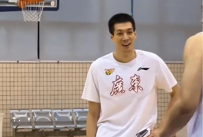恭喜任骏飞官宣加盟新球队不是宏远已和球队汇合(图1)