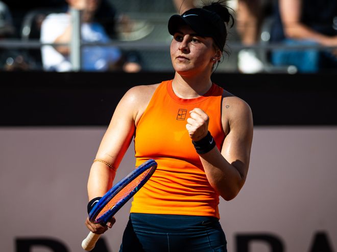 WTA战报：郑钦文2-0晋级！3连胜狂赚90万杀进8强会师萨巴伦卡(图2)