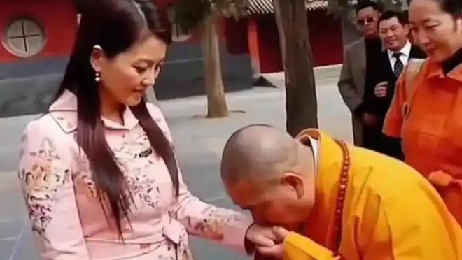 易倍体育网站：不到72小时被调查的释永信再迎3大噩耗私生活乱只是冰山一角(图11)