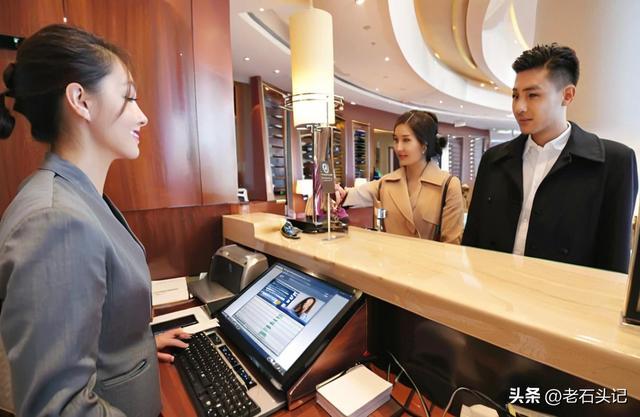 易倍体育网站：贪婪女骗了闺蜜骗网友绿帽男陪妻诈骗痴情汉(图3)