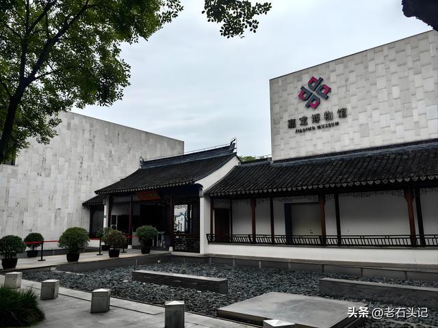 易倍体育网站：贪婪女骗了闺蜜骗网友绿帽男陪妻诈骗痴情汉(图1)